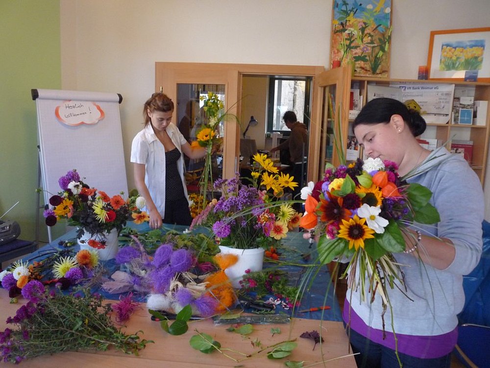 Stammtischtreffen Zum Blumenbinden Am 22 9 12 Weimars Gute Nachbarn